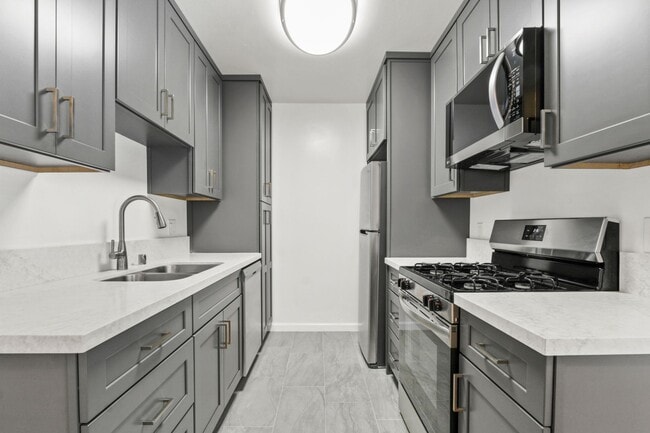 Building Photo - 844 5th St