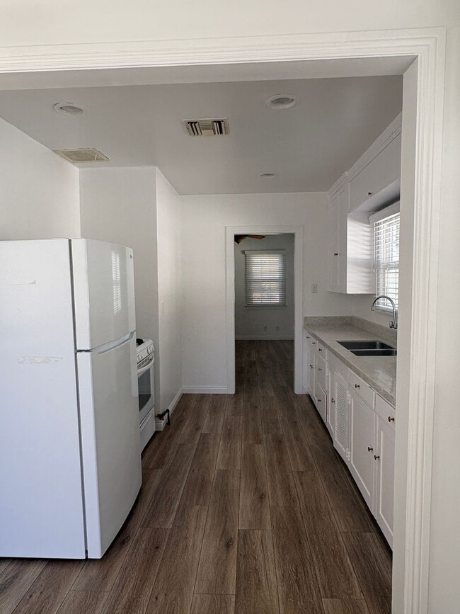810 Campus Ave