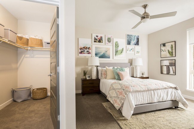 Solana Olde Town Station apartments — community photo