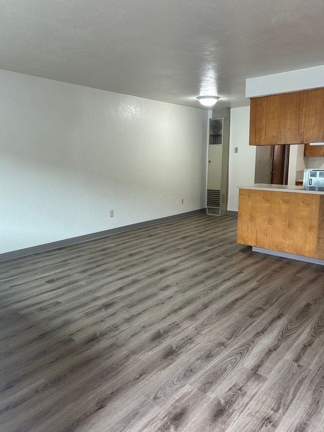 Photo - (906) Pioneer Street - 1 Bedroom / 1 Bathroom Unit 18