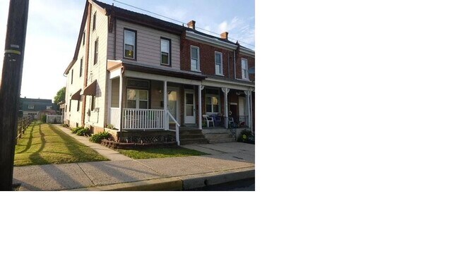 Photo - 129 E Locust St