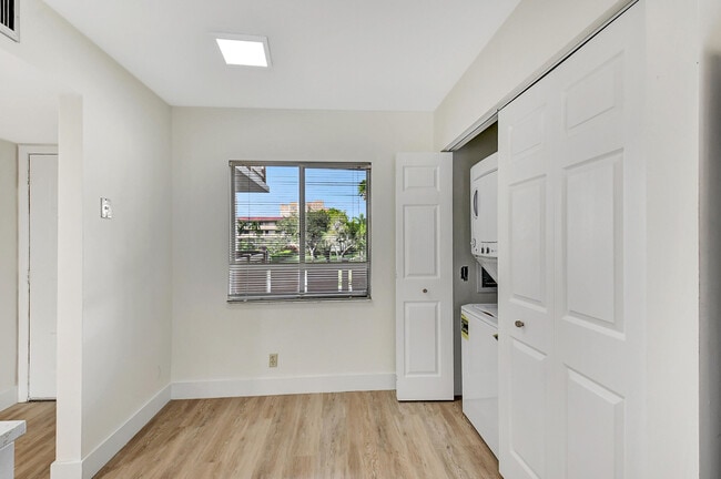 Photo - 14360 Strathmore Ln Unit 204