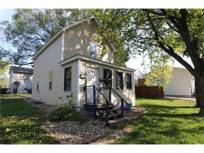 Building Photo - 503 8th St NE Rental