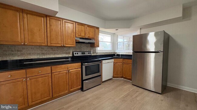 Photo - 6427 Amherst Ave