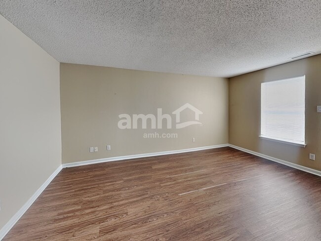 Photo - 5973 Redcliff North Ln