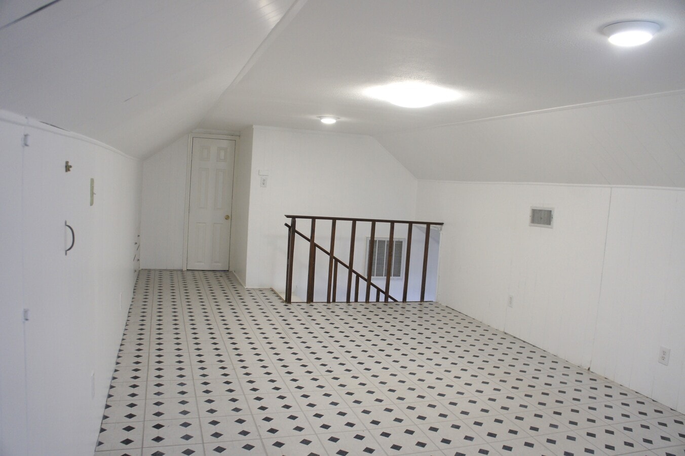 Attic Bedroom - 506 Scott St