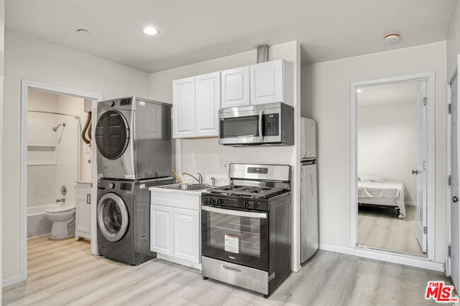 Building Photo - 7703 Baird Ave