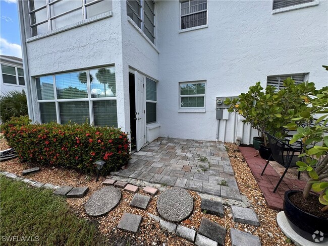Building Photo - 7035 Cedarhurst Dr Unit 12B Rental