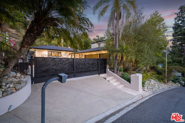 Photo - 9023 Alto Cedro Dr
