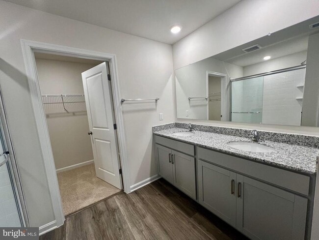 Photo - 141 Charing Cross Dr