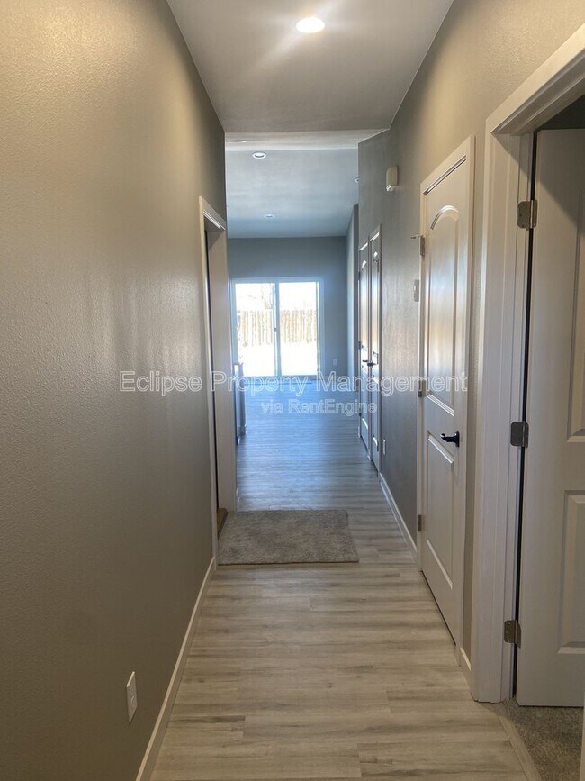 Photo - 511 Crestone Ave