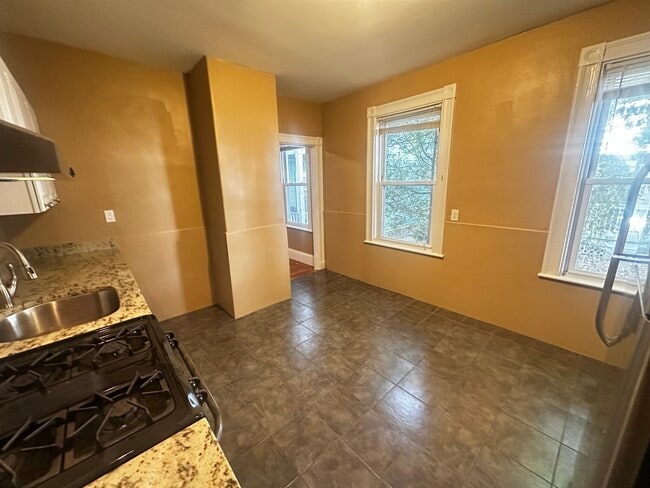 Building Photo - 30 Calvin St Unit 1L