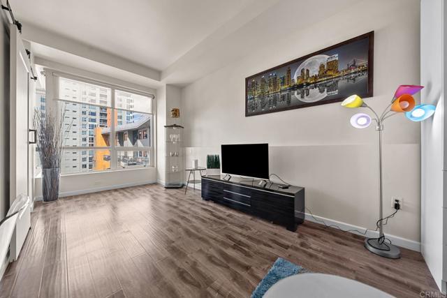 Photo - 350 W Ash St Unidad 1001