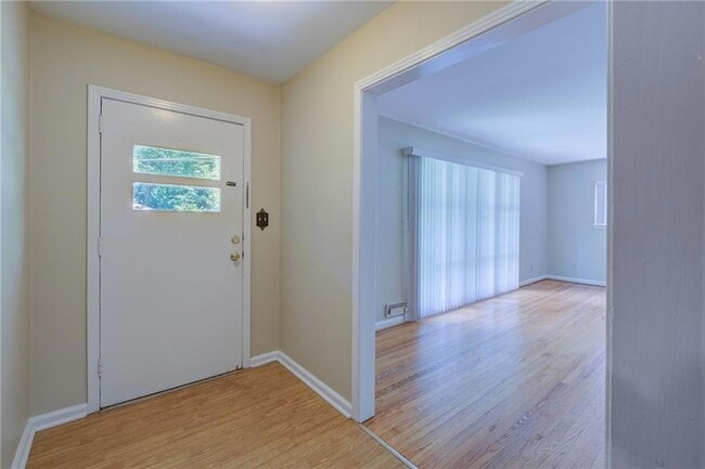 Photo - 1112 Franklin Cir NE