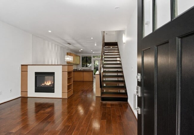 Photo - 2Bd/1.75Ba Bellevue Townhome