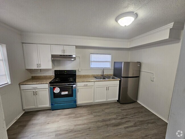 Building Photo - 916 E Lime St Rental