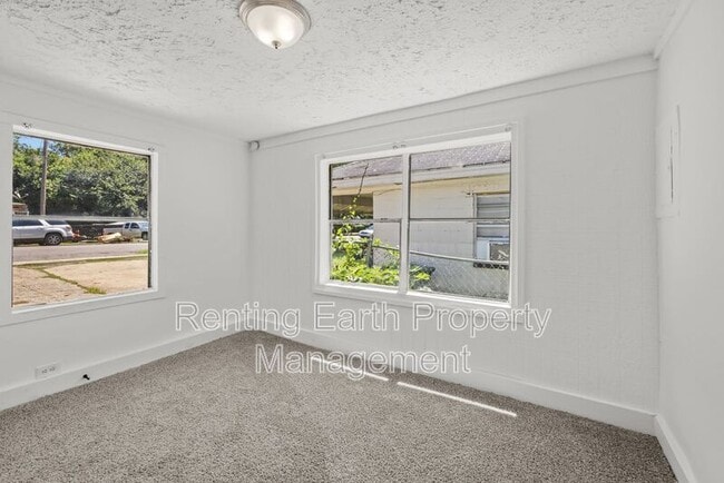 Photo - 1134 Oak St