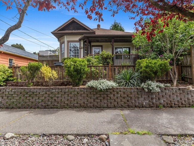 Photo - 4116 25th Ave SW House