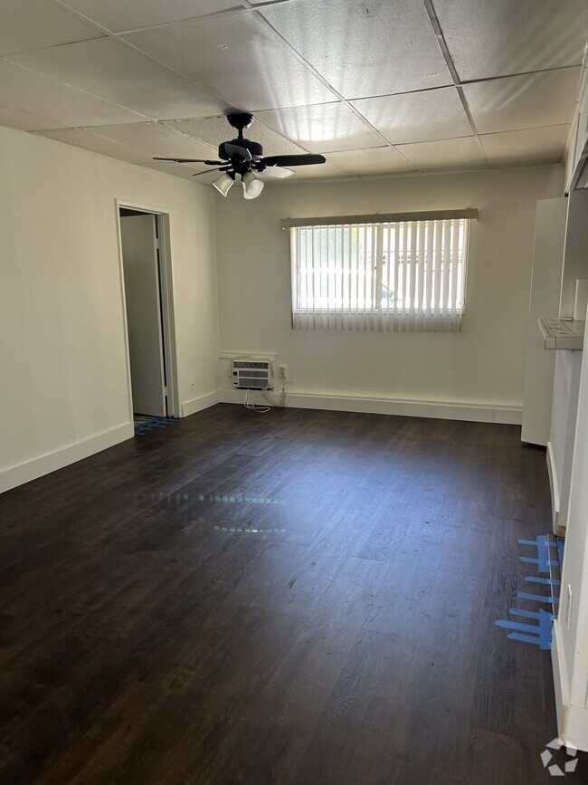 Building Photo - 5822 Willis Ave Rental