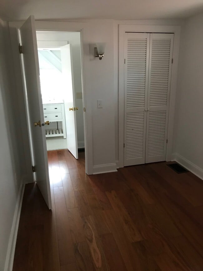 Carriage apto. - 103 Linwood Ave