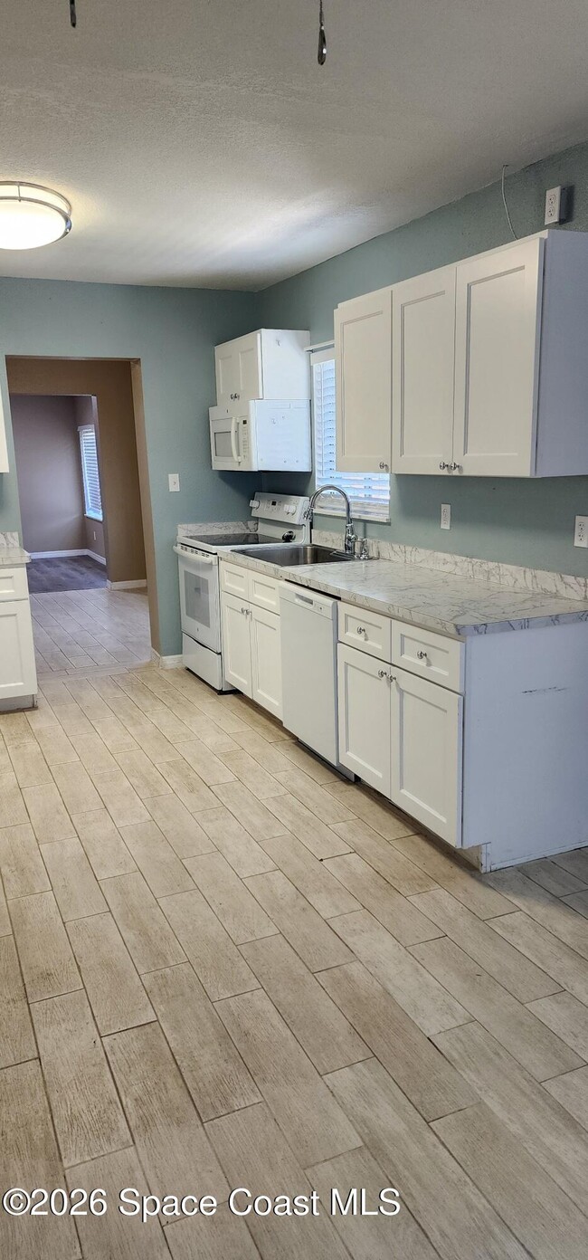 Photo - 1301 Lynne Dr