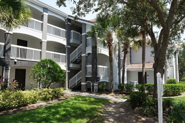 Building Photo - 2-bedroom, 2-bathroom Condo in gated commu...