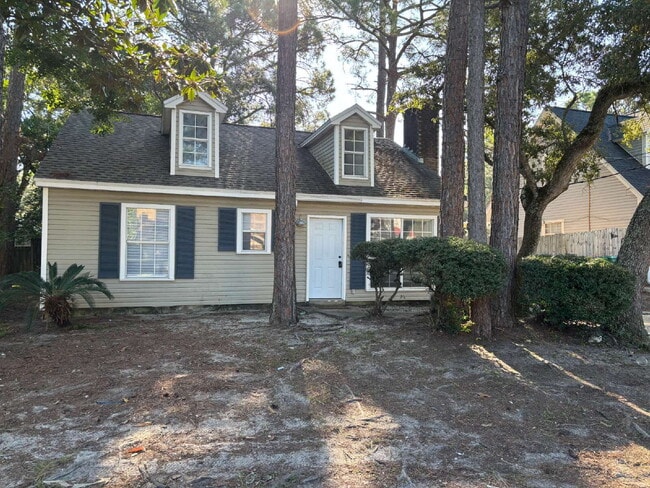Building Photo - "Charming 2-Bedroom Retreat with Fort Walt... Rental