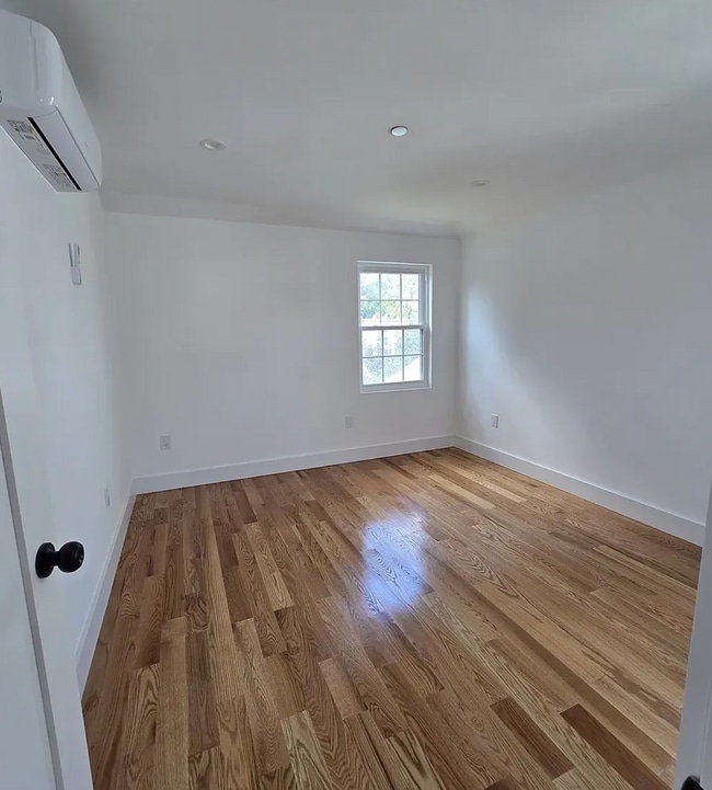 Photo - 119 Rochelle St