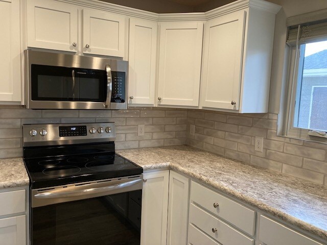 Photo - 704 E 8th St