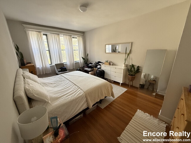 41 Stearns Rd Unit 1
