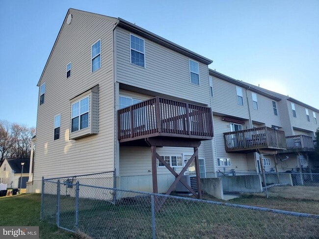 Photo - 228 Trafalgar Dr