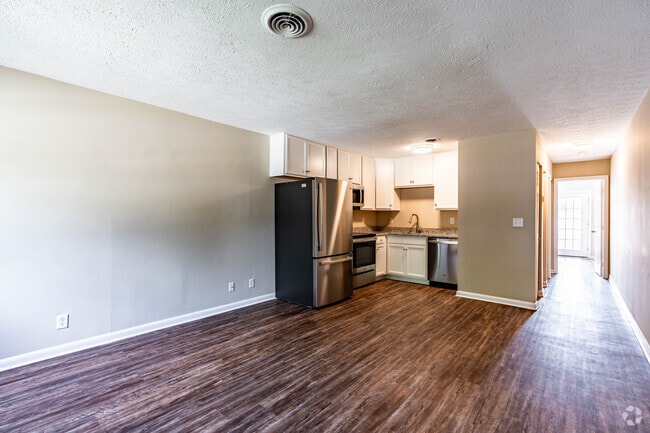 1 BR, 1 BA RENO- 600 Sqft Kitchen/living room - Buckingham Apartments