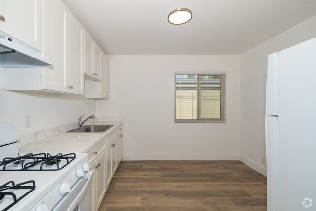 1BR, 1BA - 568SF - Kitchen / Dining Room