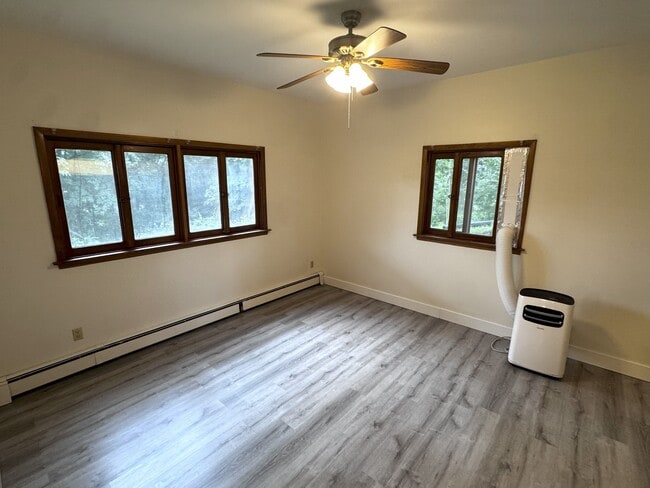 Photo - 3168 Dubuque St NE