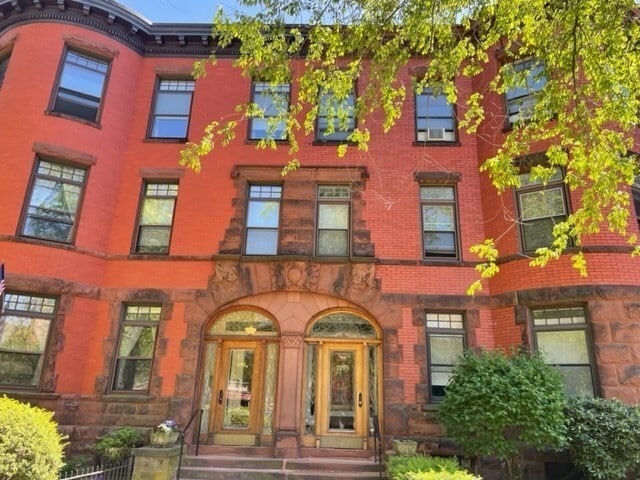 Building Photo - 1793 Beacon St Unit 3