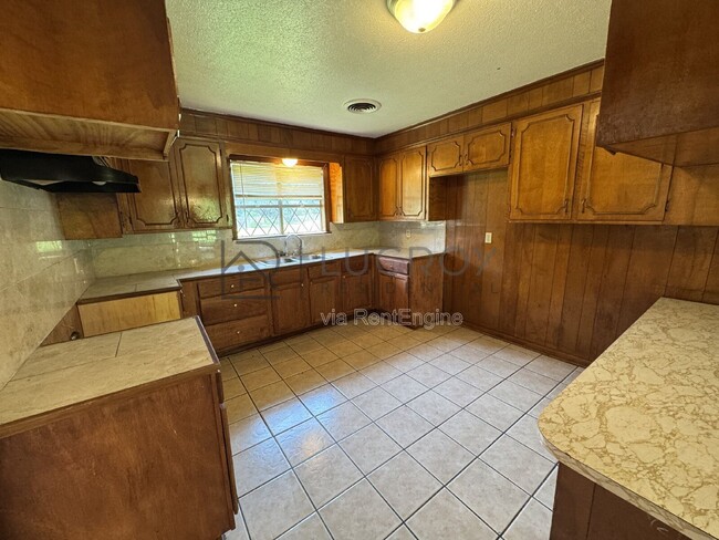Photo - 577 Dryden Ave