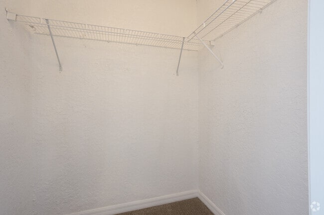 2BR, 2BA - 1100SF