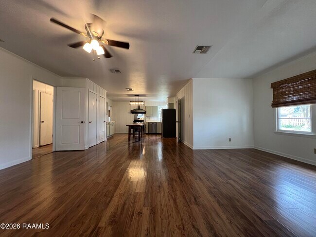 Photo - 215 Stephens St