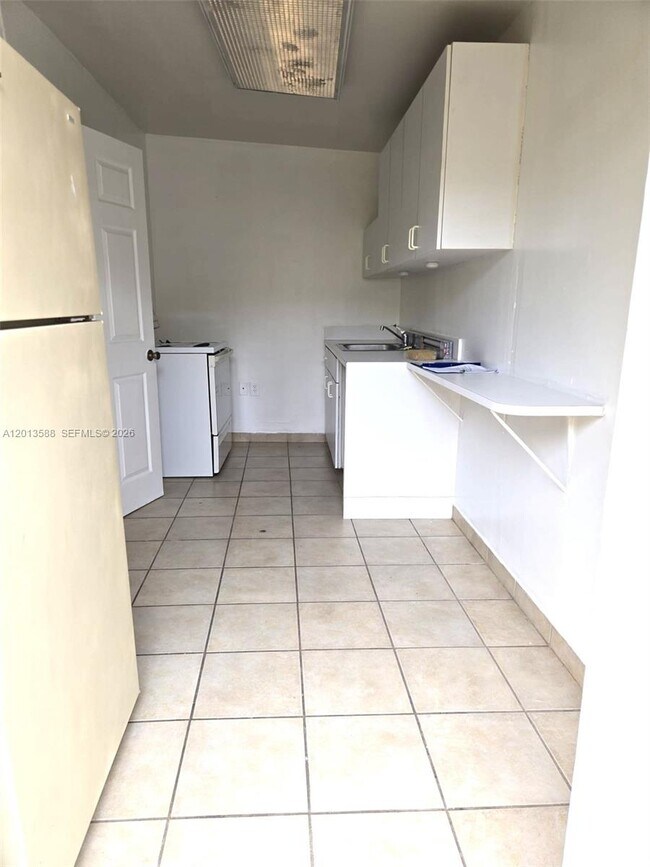 4610 SW 40th St Unit 1