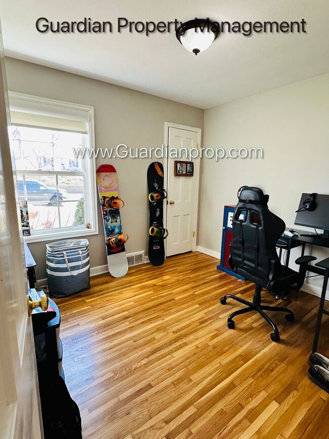 Photo - St Louis Park Single Family Home, 2 Car Garage, Fenced Yard, Gas Fireplace, Dishwasher