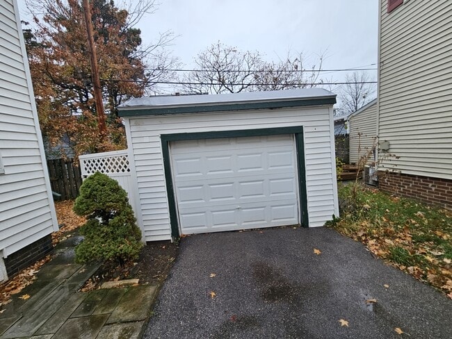 Photo - 3341 Hyde Park Ave