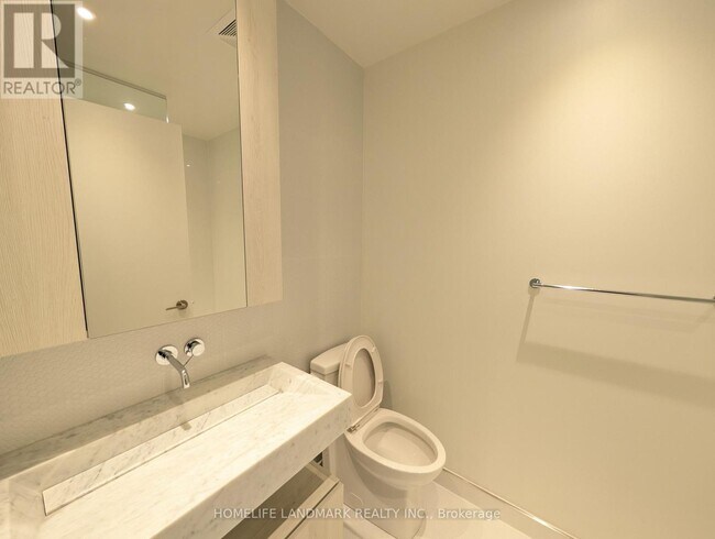 Photo - 11 Yorkville Ave Unité 2210