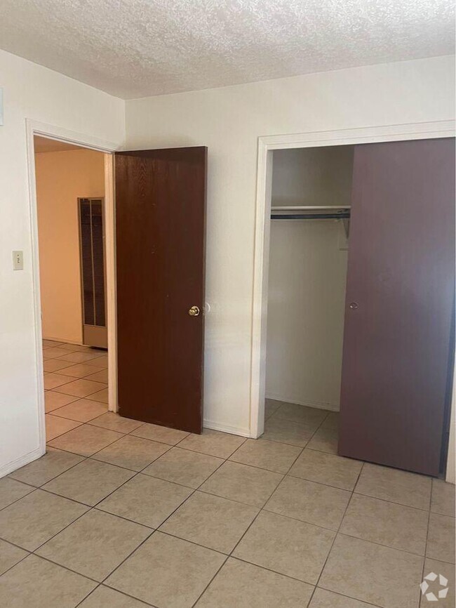 Building Photo - 501 Vermont St NE Unit F Rental