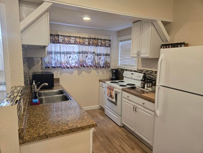 Building Photo - 1213 5th St Unit A