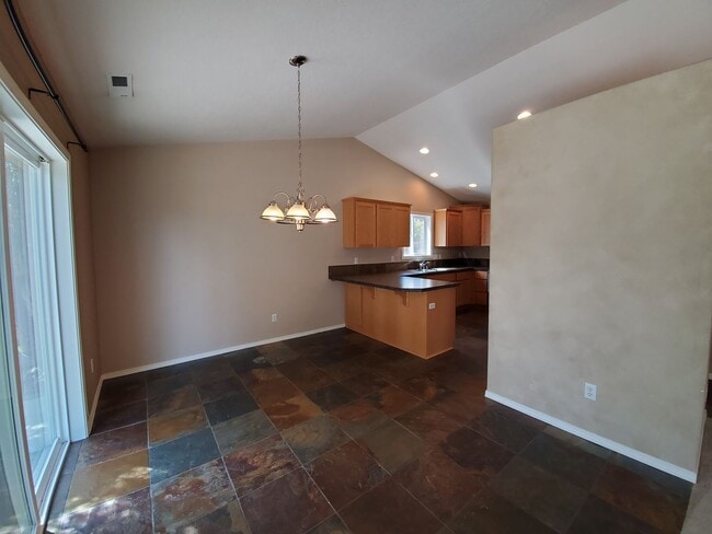 Photo - 3 bed, 2 bath- Kennewick Location!