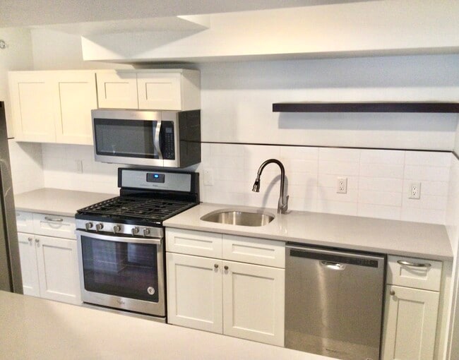 Building Photo - 912 Bergenline Ave Unit 2 Rental