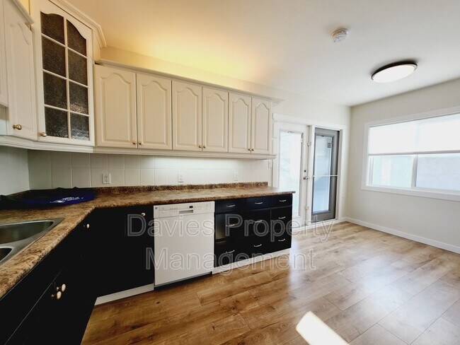 Photo - 12925-12117 117 St NW