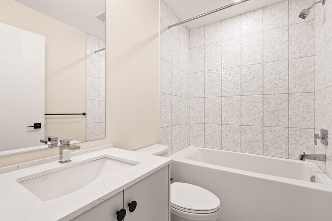 Photo - 45511-45511 Campus Dr