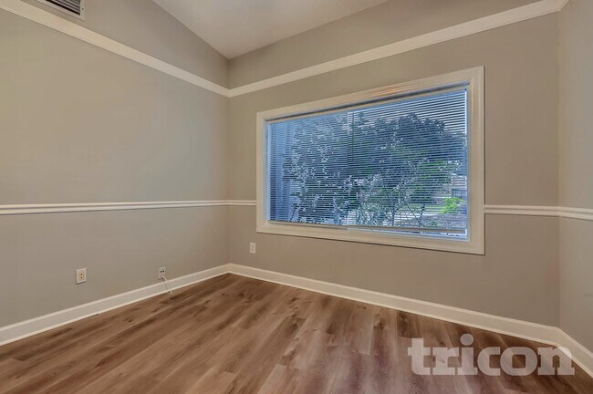 Photo - 1736 Pine Creek Ct