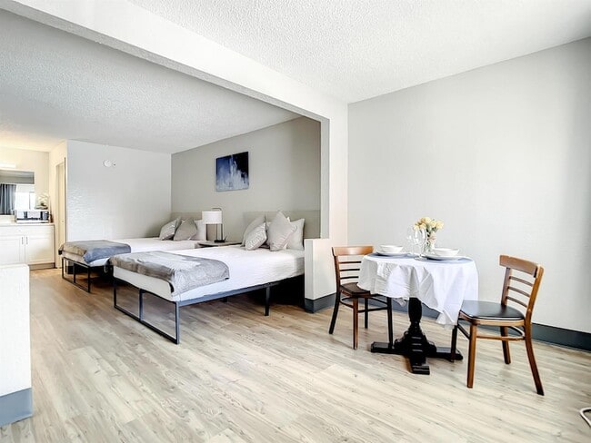 Photo - 5399 W Irlo Bronson Memorial Hwy